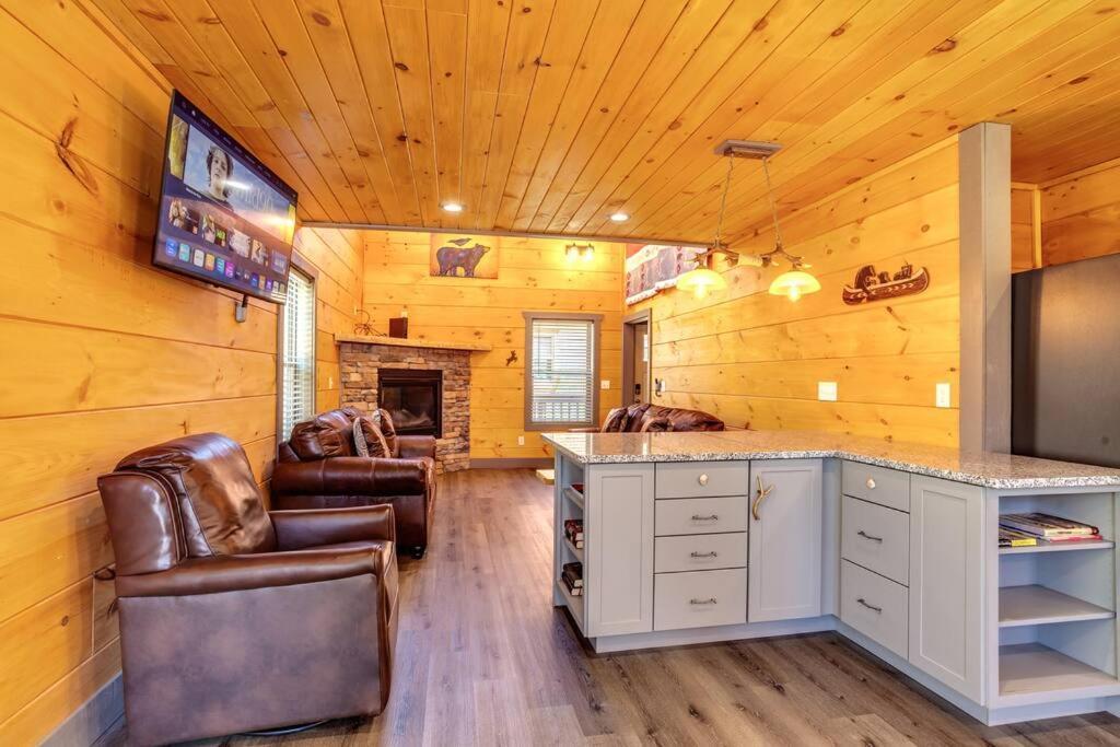 Dancing Bear Cabin- Relax & Enjoy! Sevierville Extérieur photo