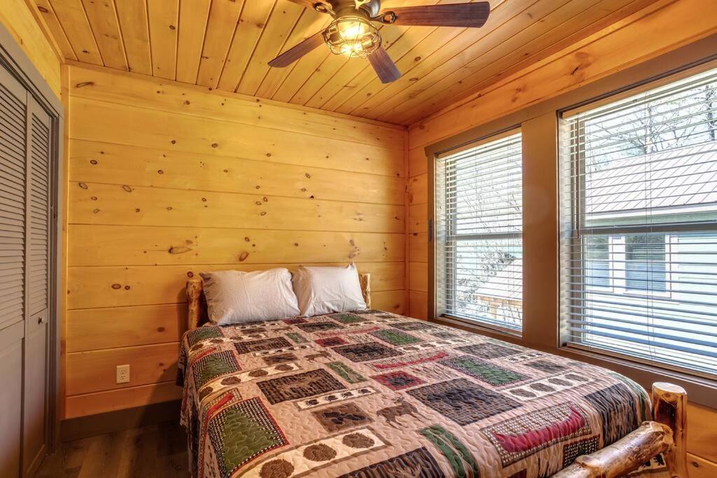 Dancing Bear Cabin- Relax & Enjoy! Sevierville Extérieur photo