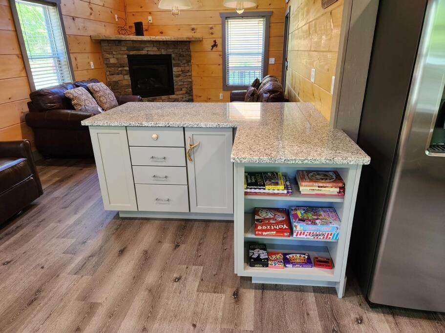 Dancing Bear Cabin- Relax & Enjoy! Sevierville Extérieur photo