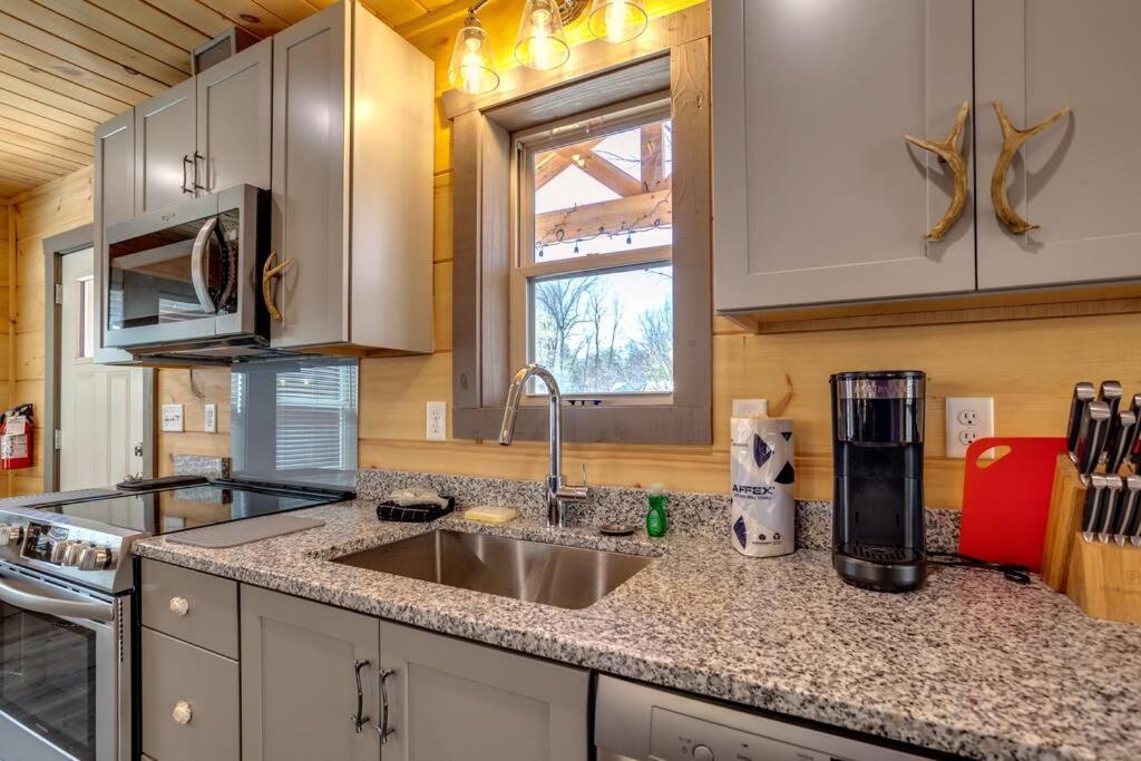 Dancing Bear Cabin- Relax & Enjoy! Sevierville Extérieur photo